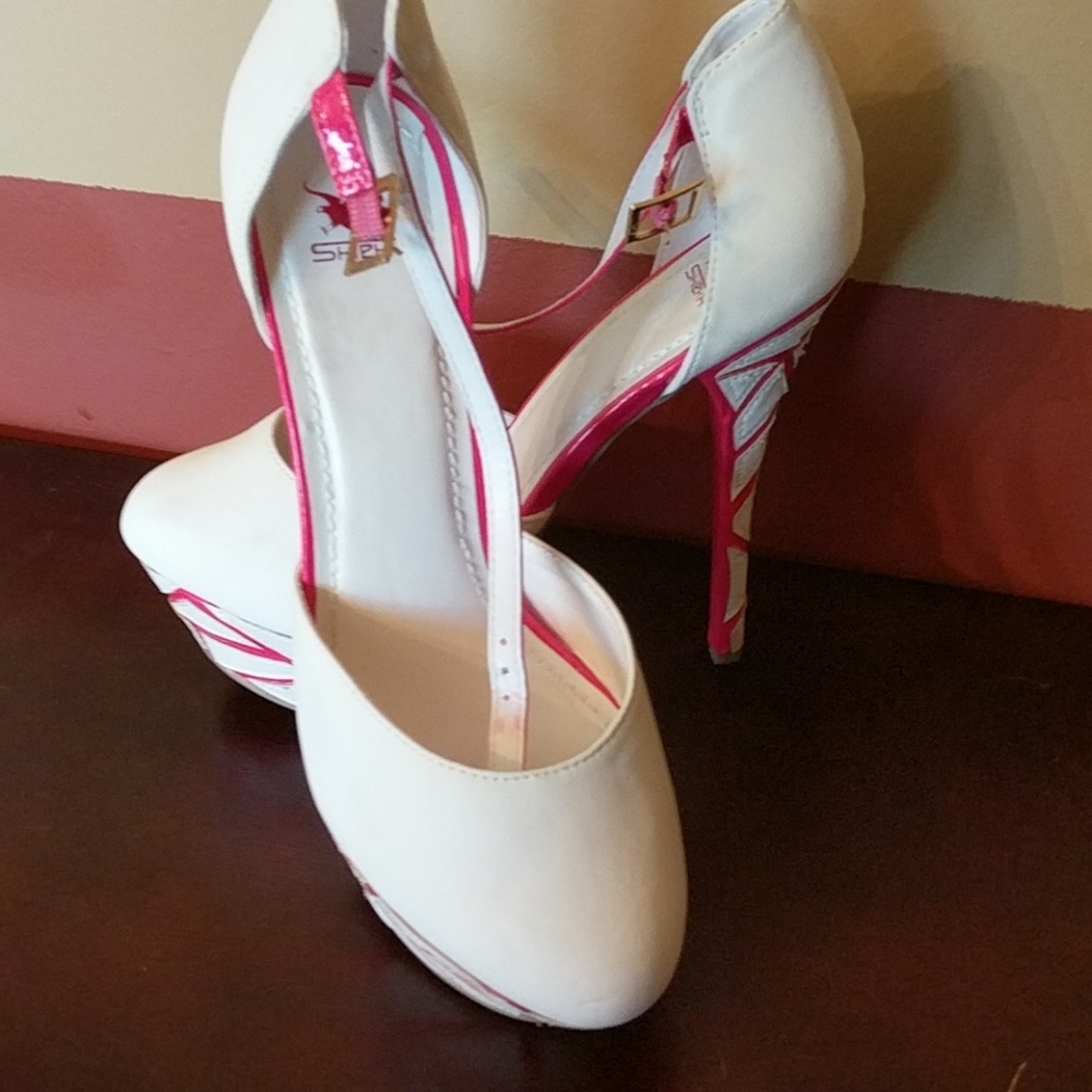 Highheel shoes